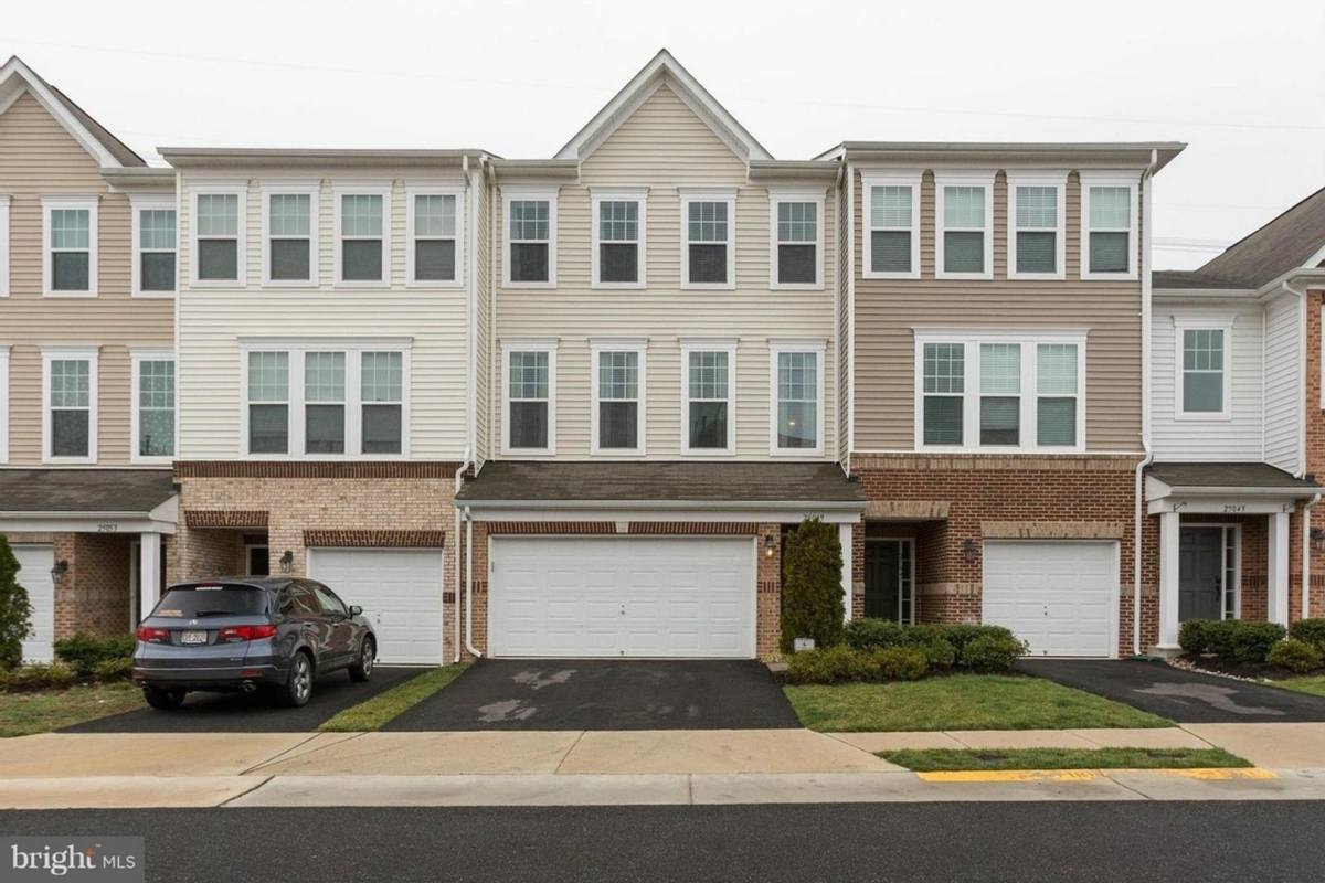 Townhouse for rent at 25049 Green Mountain Terrace, Aldie, VA 20105