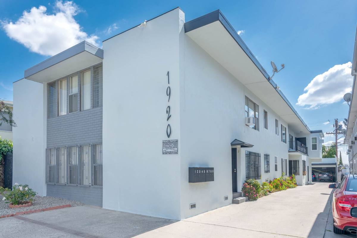 Apartment for rent at 1920 S Shenandoah St, Los Angeles, CA 90034