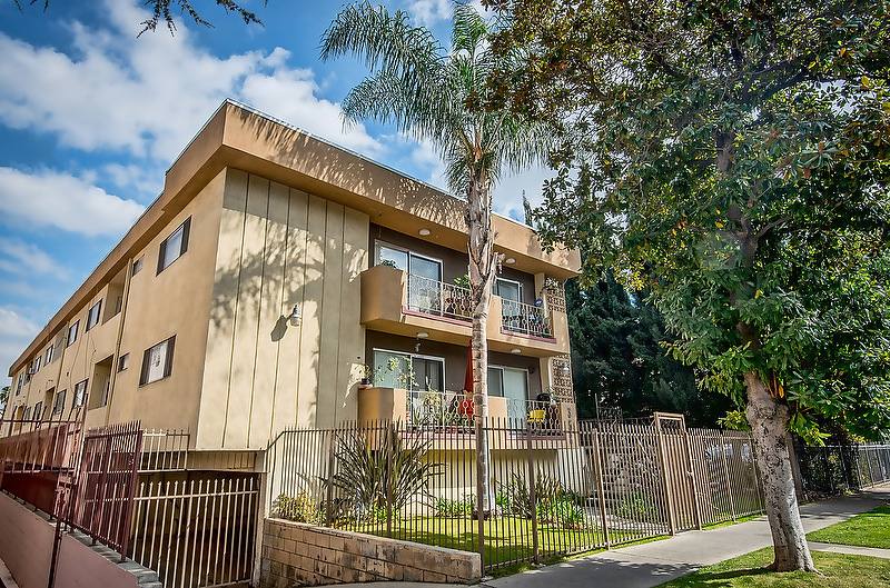 Apartment for rent at 358 Commonwealth Ave, Los Angeles, CA 90020
