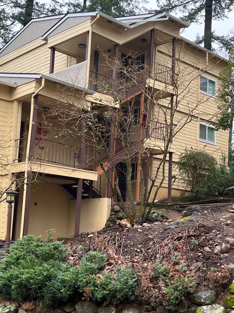 Apartment for rent at 4082 Commercial St SE, Salem, OR 97302