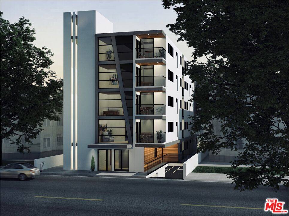 10918 Camarillo St, North Hollywood, CA 91602