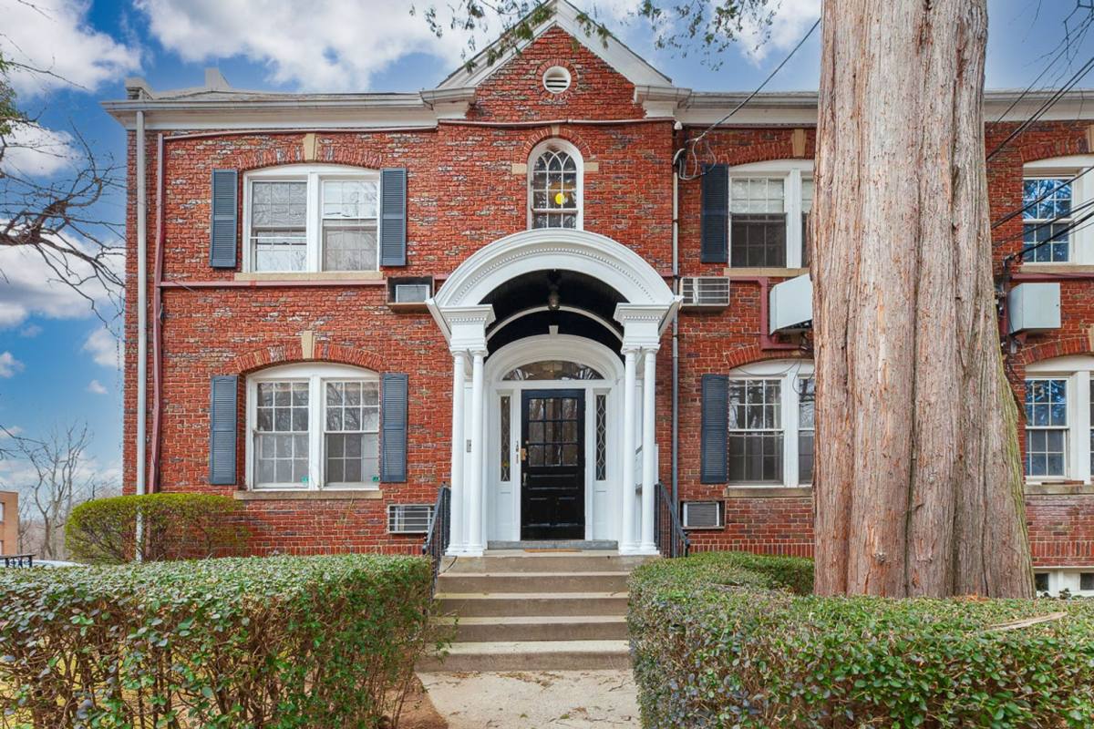Apartment for rent at 2500 41st St NW, Washington, DC 20007