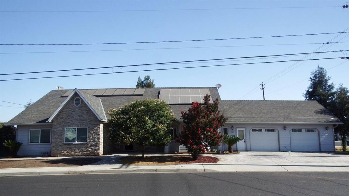 House for rent at 1377 1st St, Clovis, CA 93612