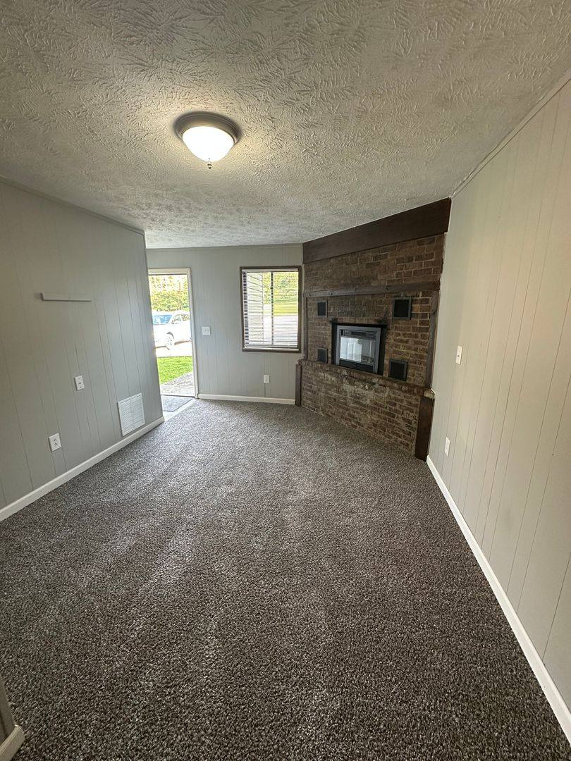 Apartment for rent at 42 Forest Dr, Parkersburg, WV 26101