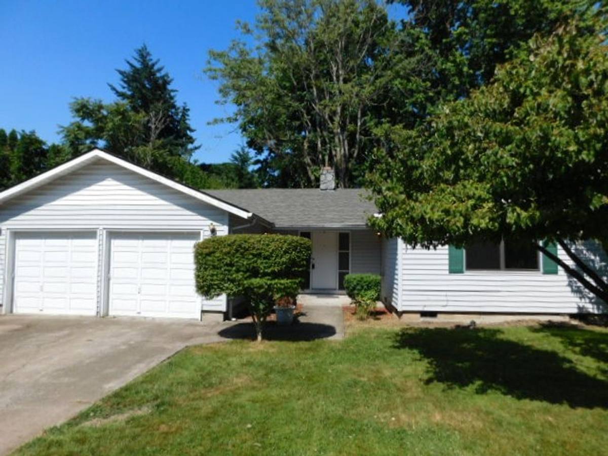 House for rent at 945 Edina Lane NE, Salem, OR 97301