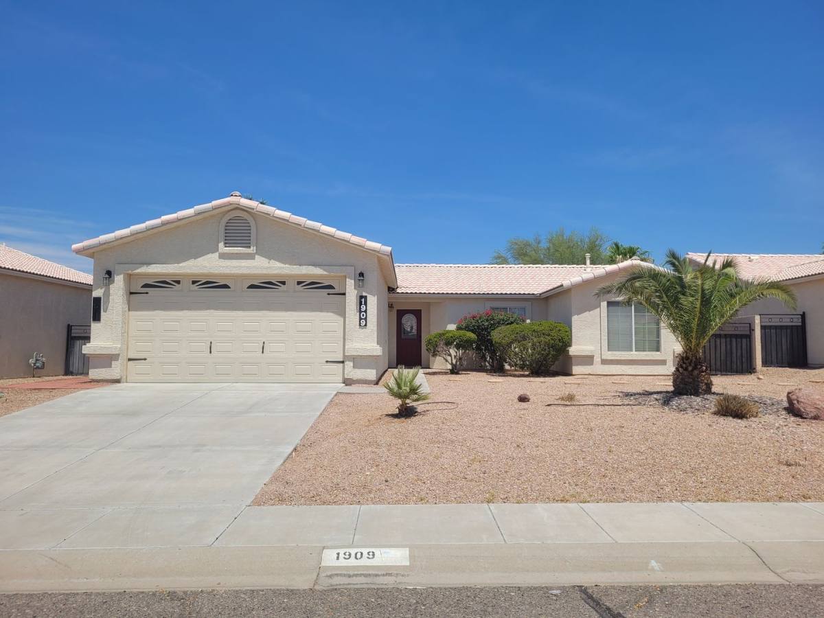 House for rent at 1909 E Pyramid Lake Ot, Bullhead City, AZ 86442