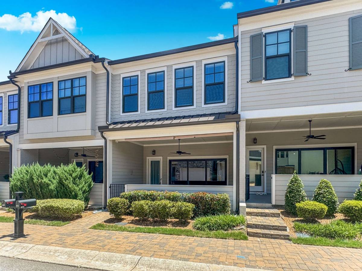 Townhouse for rent at 671 Stickley Oak Way, Woodstock, GA 30189