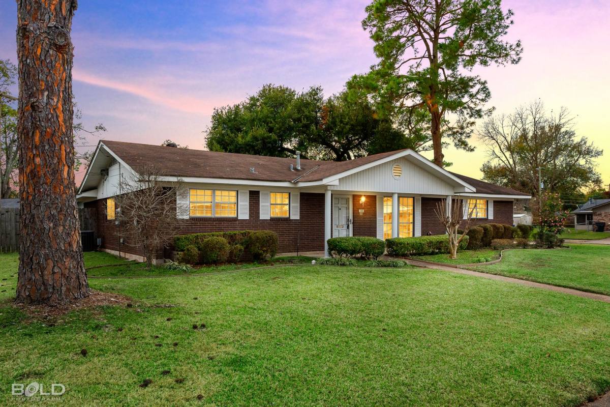 House for rent at 135 Suzanne Dr, Shreveport, LA 71115
