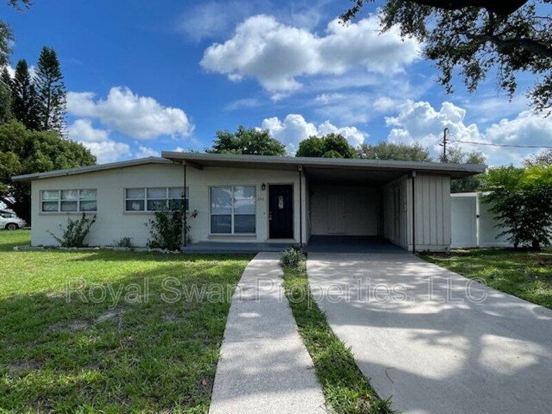 House for rent at 2016 Crystal Court, Lakeland, FL 33801