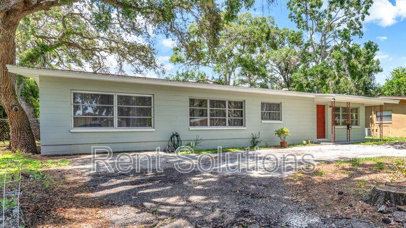 House for rent at 1209 Alcazar Way S, Saint Petersburg, FL 33705