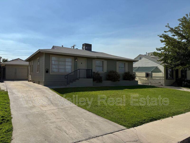 House for rent at 127 Franklin Ave, Taft, CA 93268