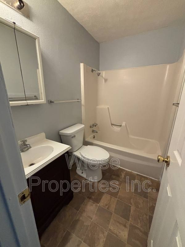Apartment for rent at 824 E Ridgely Ave #4, Springfield, IL 62702