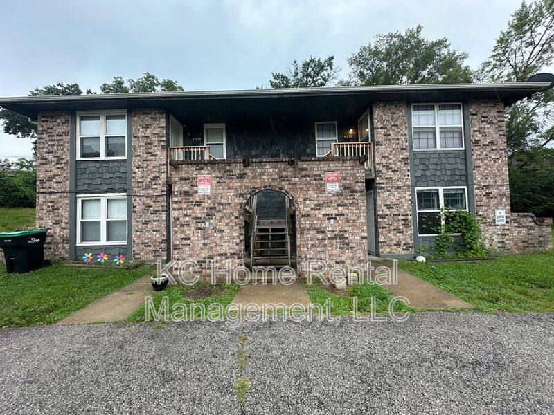 Apartment for rent at 9215 E 54th Terrace, Kansas City, MO 64133