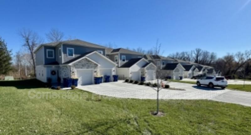 Townhouse for rent at 8687 Golden Lane - B, De Soto, KS 66018