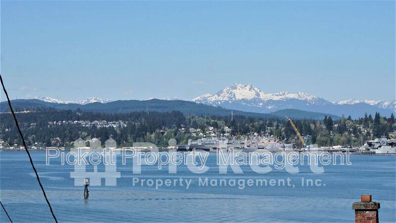 Townhouse for rent at 455 Perry Ave N, Port Orchard, WA 98366