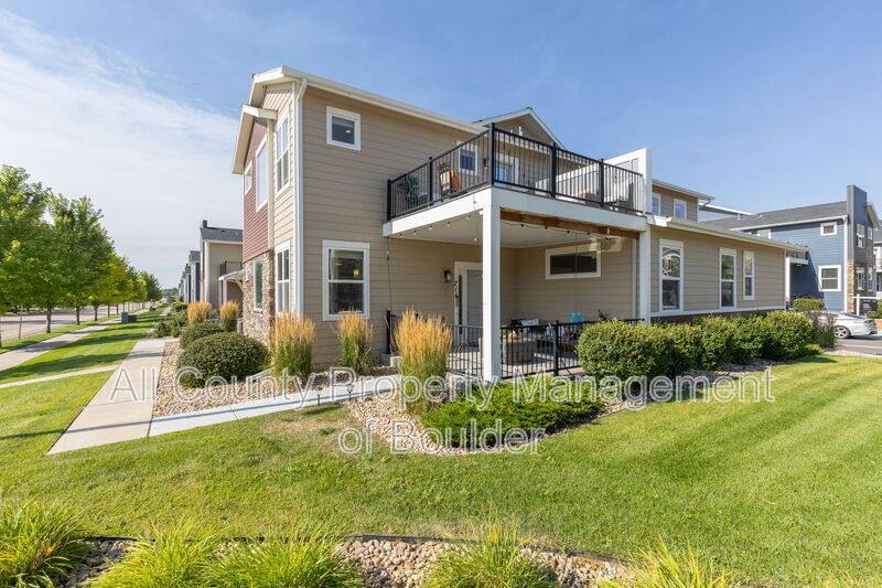 Townhouse for rent at 711 Grandview Meadows Dr, Longmont, CO 80503