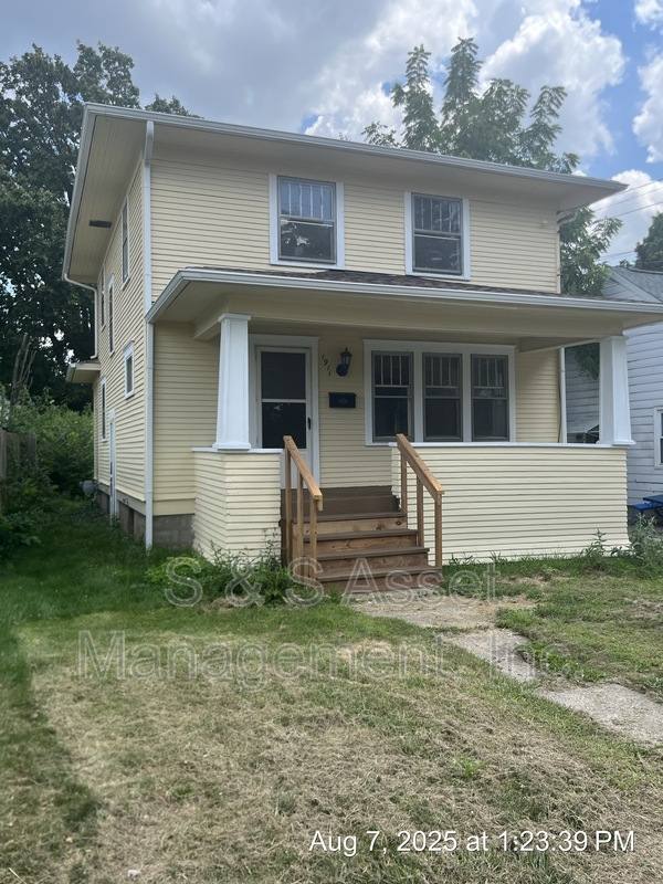 House for rent at 1911 Ray St, Lansing, MI 48910