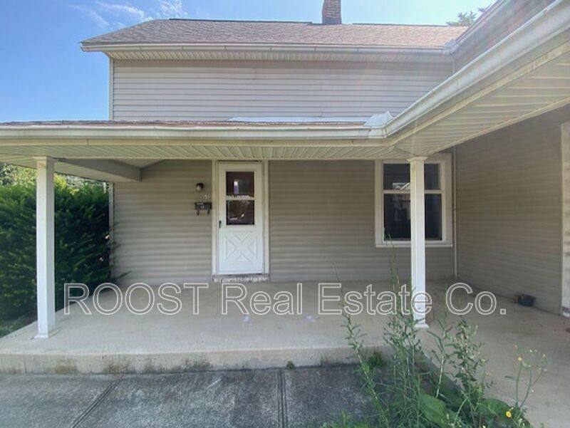 Apartment for rent at 198 - 1 2 E High St, London, OH 43140
