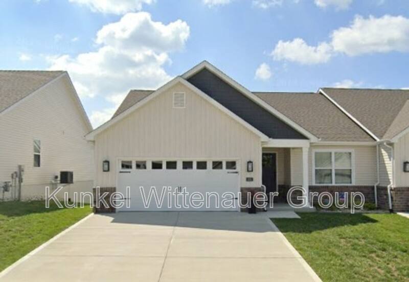 Apartment for rent at 806 Applewoood Creek Dr, Fairview Heights, IL 62208