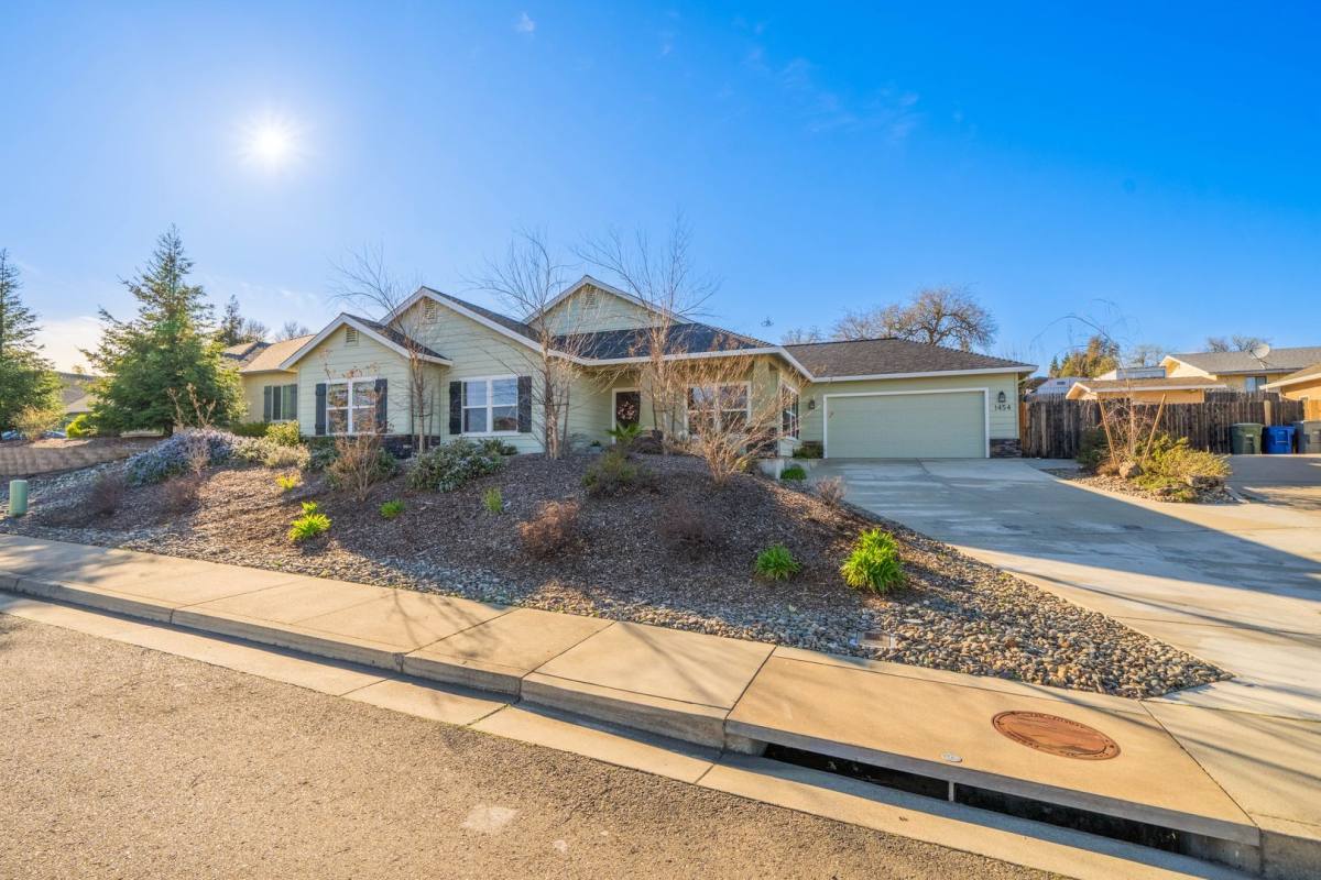 House for rent at 1454 Lear Way, Redding, CA 96001