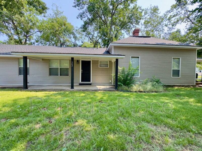 House for rent at 302 W 8th St, Claremore, OK 74017