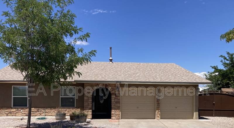 House for rent at 2716 Los Compadres St NW, Albuquerque, NM 87120
