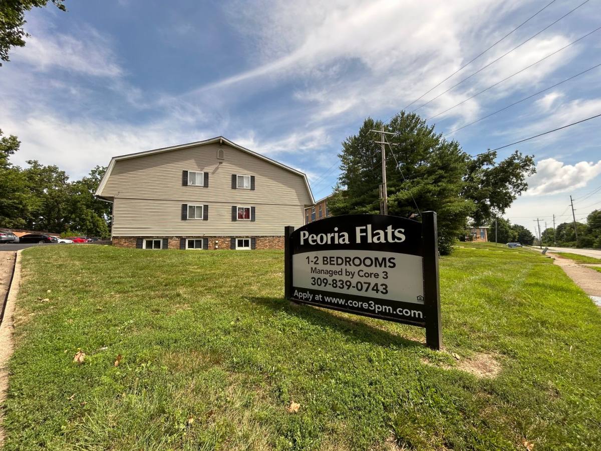 Apartment for rent at 2405 W Martin Luther King Jr Dr, Peoria, IL 61604