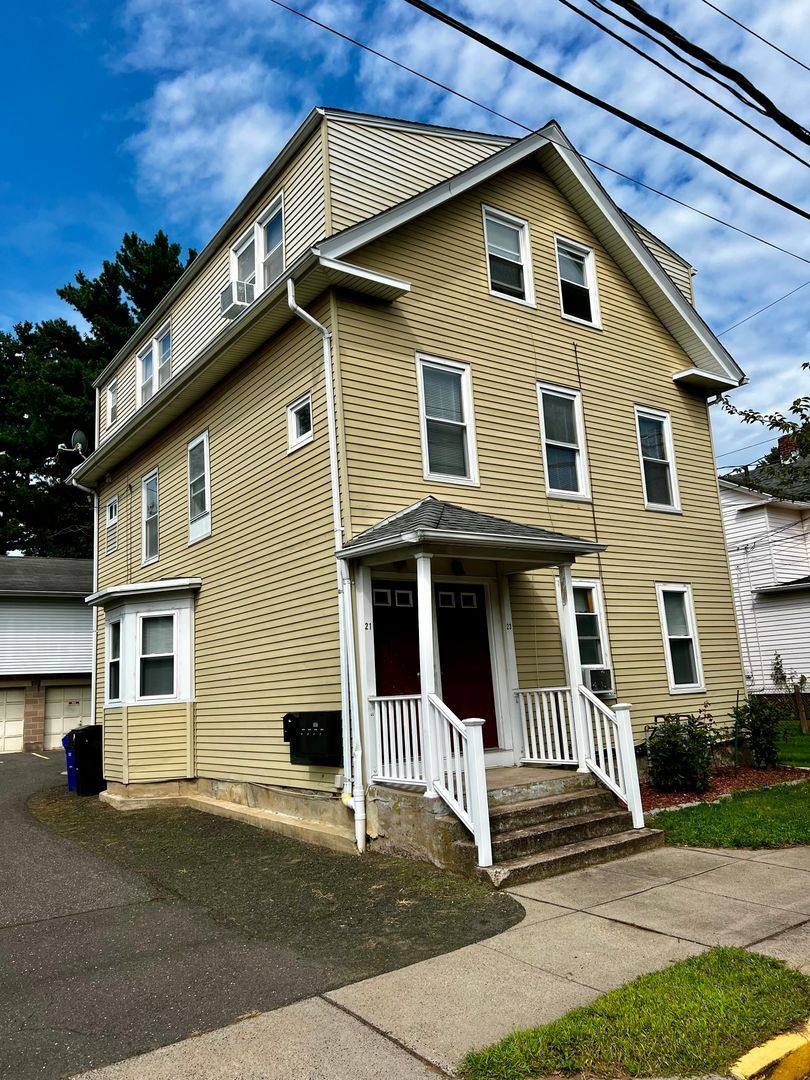 Apartment for rent at 21 Oak St, Middletown, CT 06457