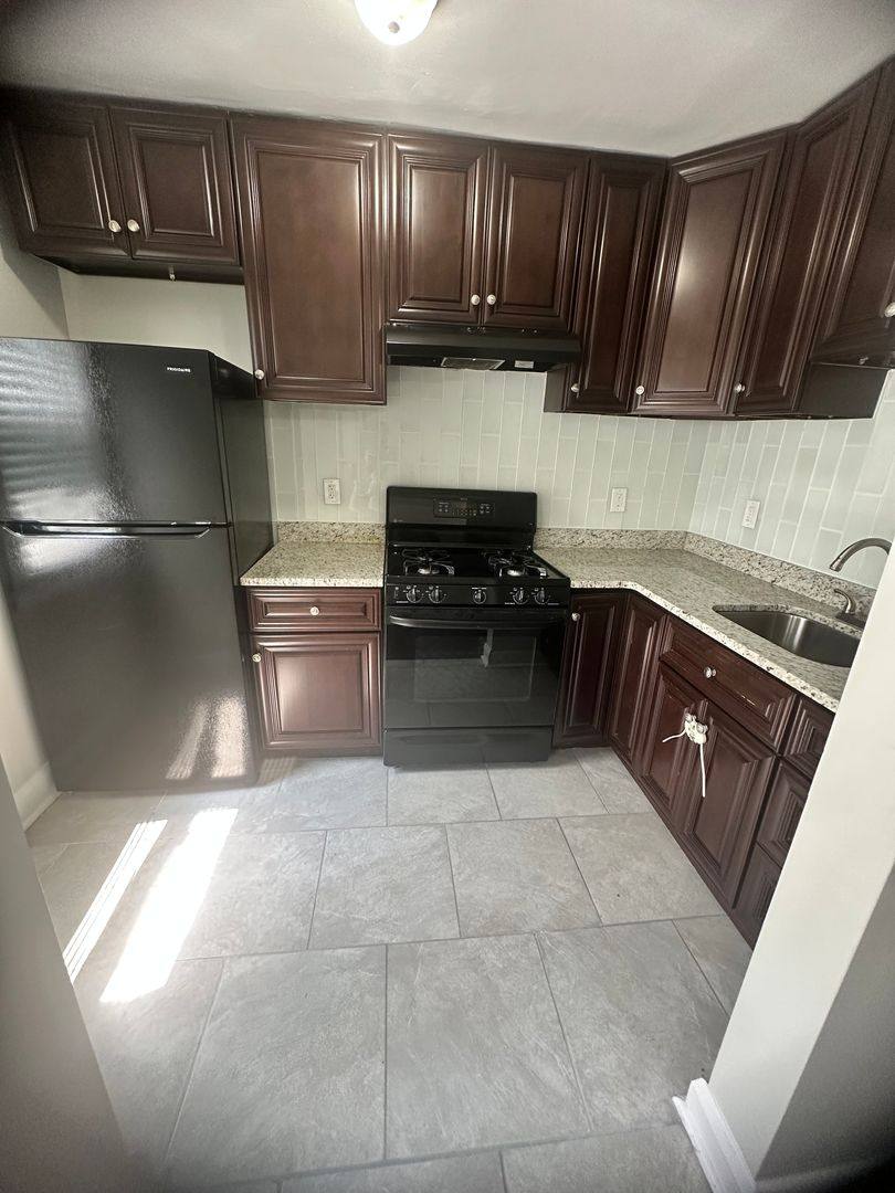 Apartment for rent at 918 Saint Dunstans Rd, Baltimore, MD 21212