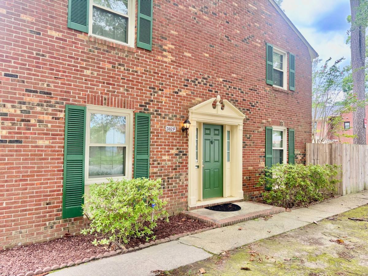 Townhouse for rent at 382 Deputy Lane, Newport News, VA 23608
