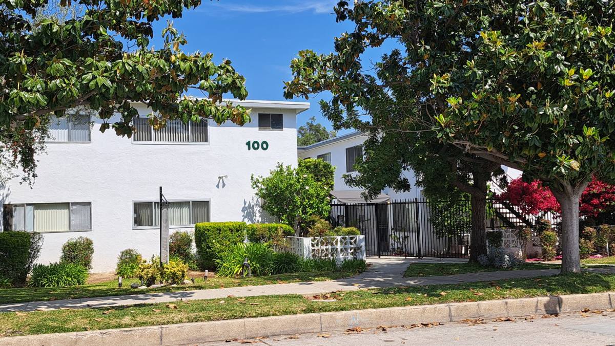 Apartment for rent at 100 S Altadena Dr, Pasadena, CA 91107