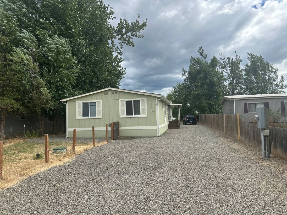 House for rent at 38830 Mathews Dr, Dexter, OR 97431