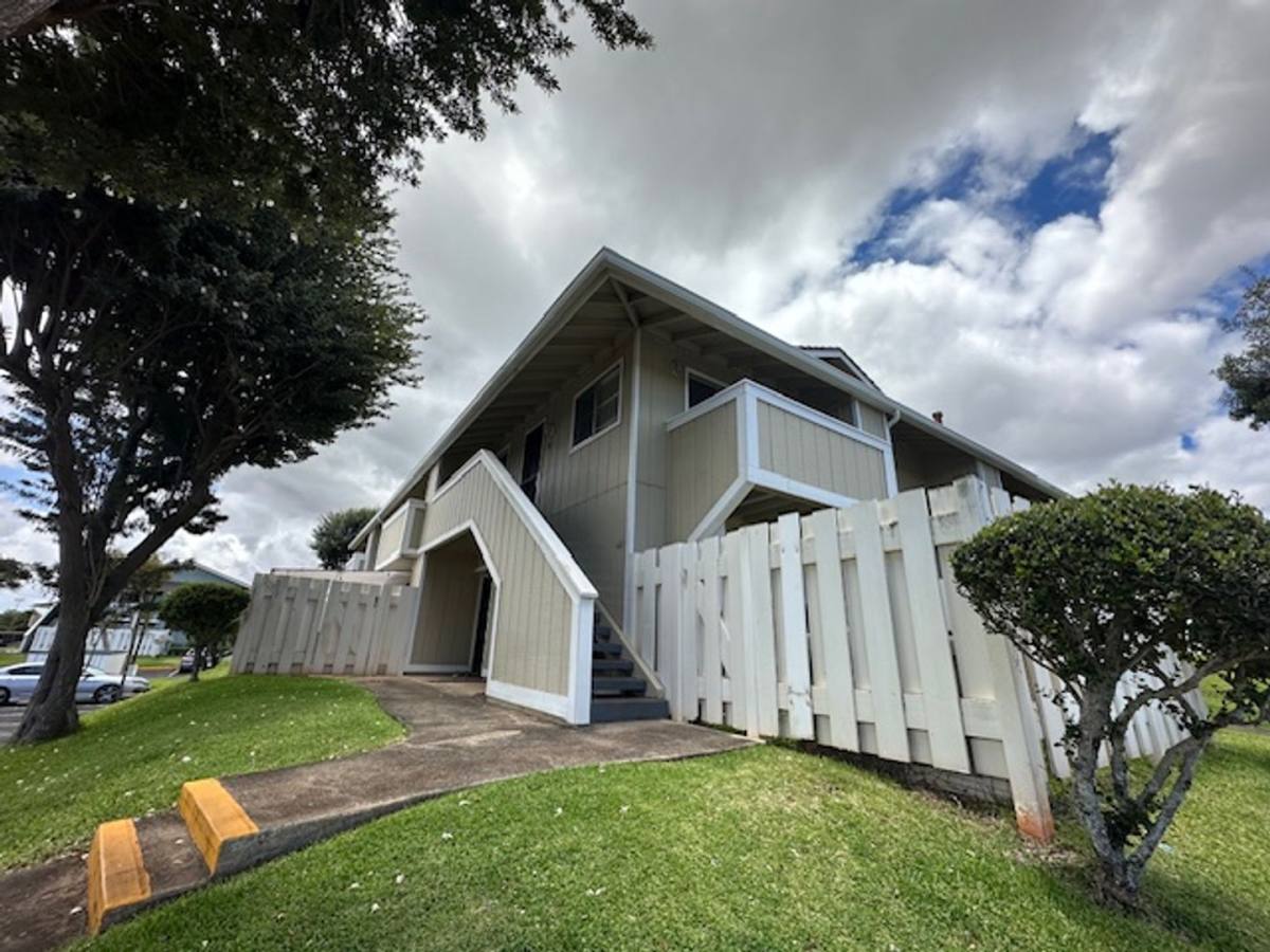 Townhouse for rent at 94-724 Paaono St, Waipahu, HI 96797