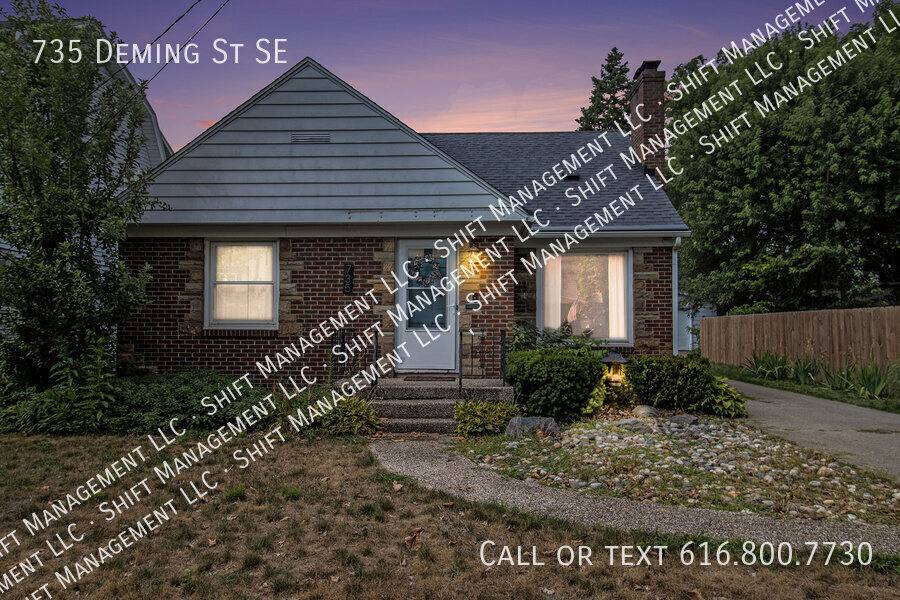 House for rent at 735 Deming St SE, Grand Rapids, MI 49507
