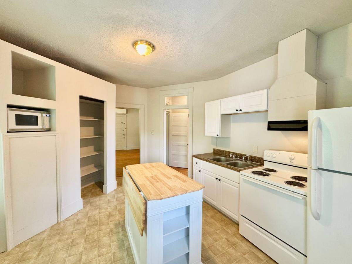 Apartment for rent at 215 N Mecklenburg Ave, South Hill, VA 23970