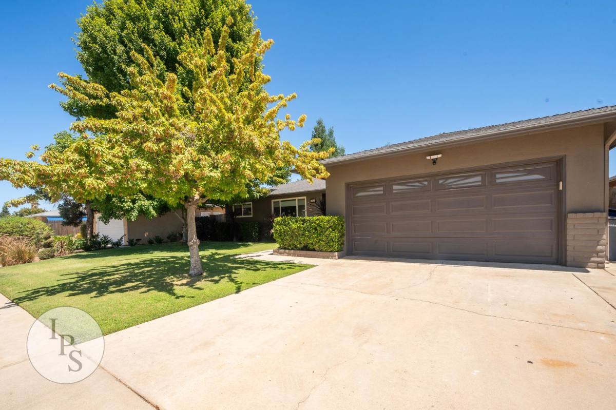 House for rent at 6536 N Woodrow Ave, Fresno, CA 93710