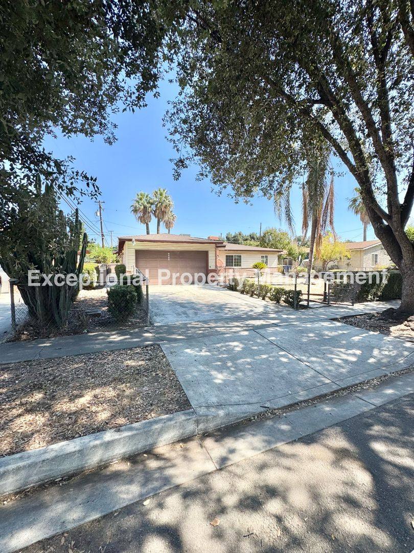 House for rent at 2374 W Victoria St, San Bernardino, CA 92410