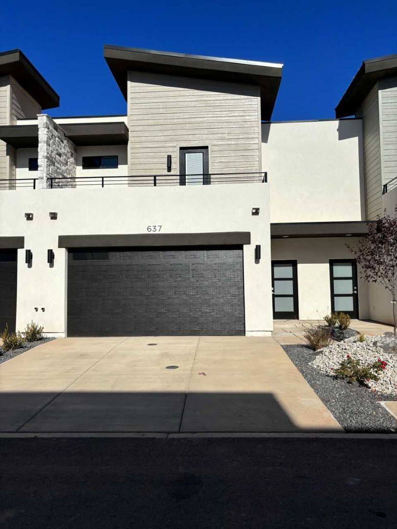Townhouse for rent at 637 E Eureka Alley, Washington, UT 84780