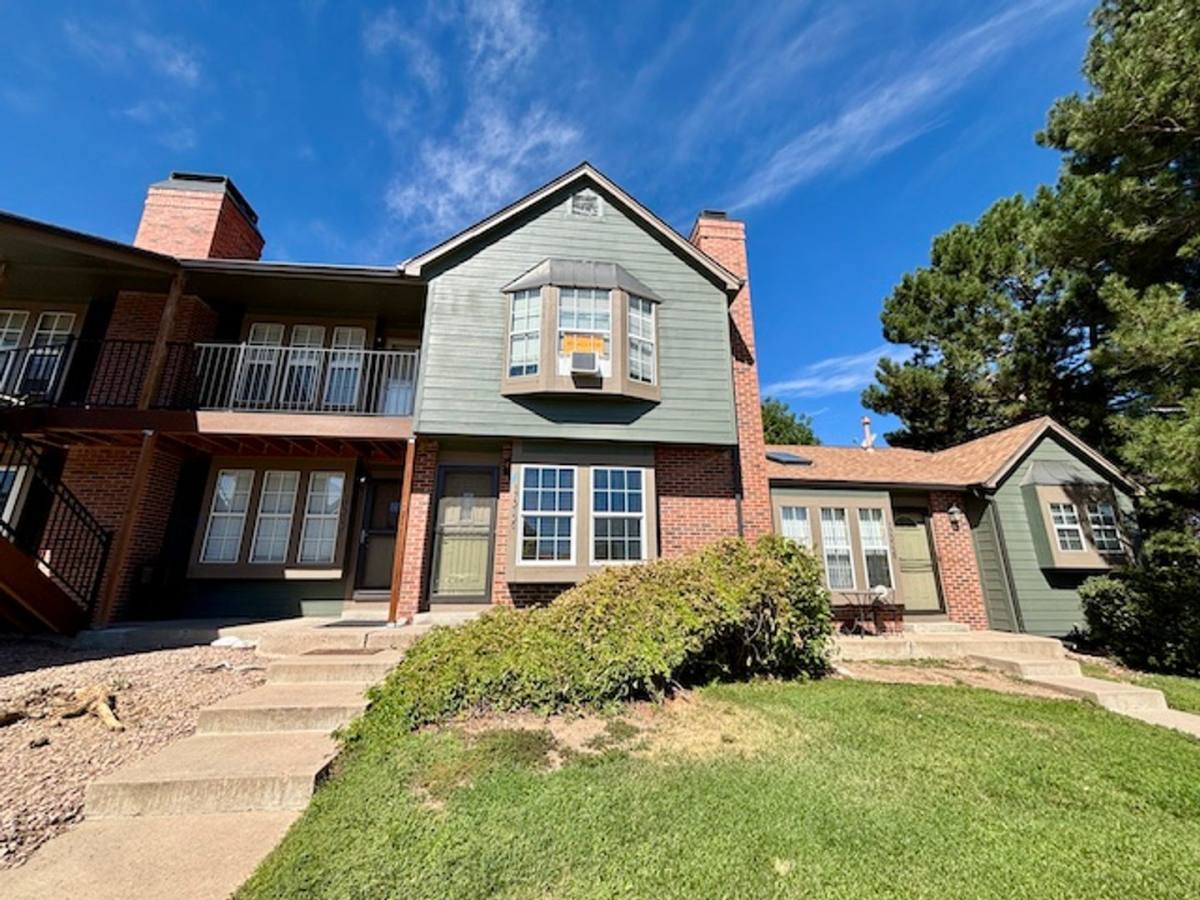 Apartment for rent at 17315 E Rice Cr, Aurora, CO 80015