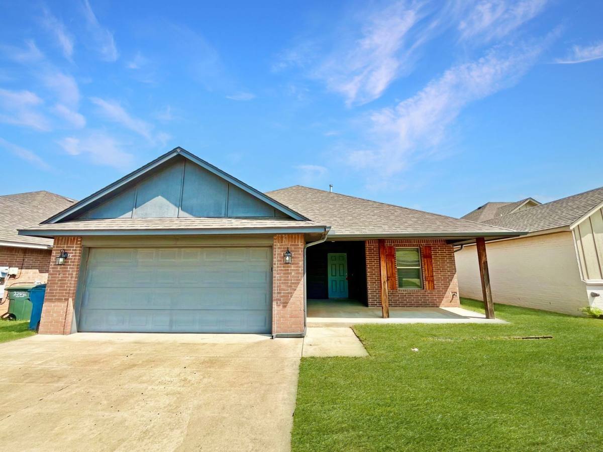 House for rent at 2225 Fallview Dr, Edmond, OK 73034