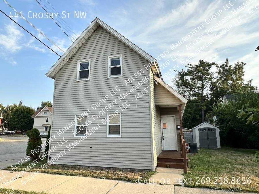 House for rent at 441 Crosby St NW, Grand Rapids, MI 49504