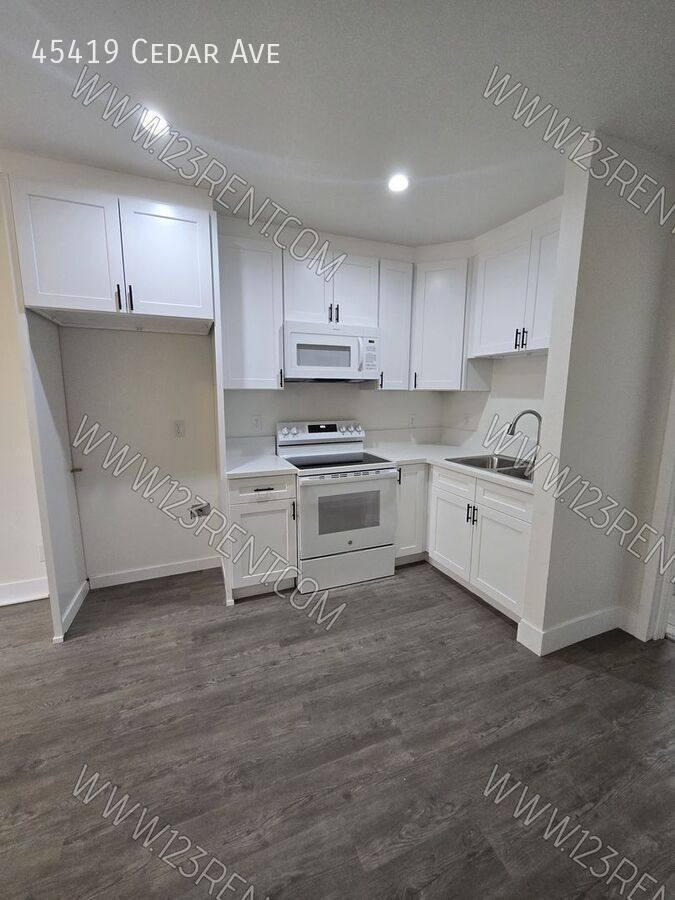 Apartment for rent at 45419 Cedar Ave, Lancaster, CA 93534