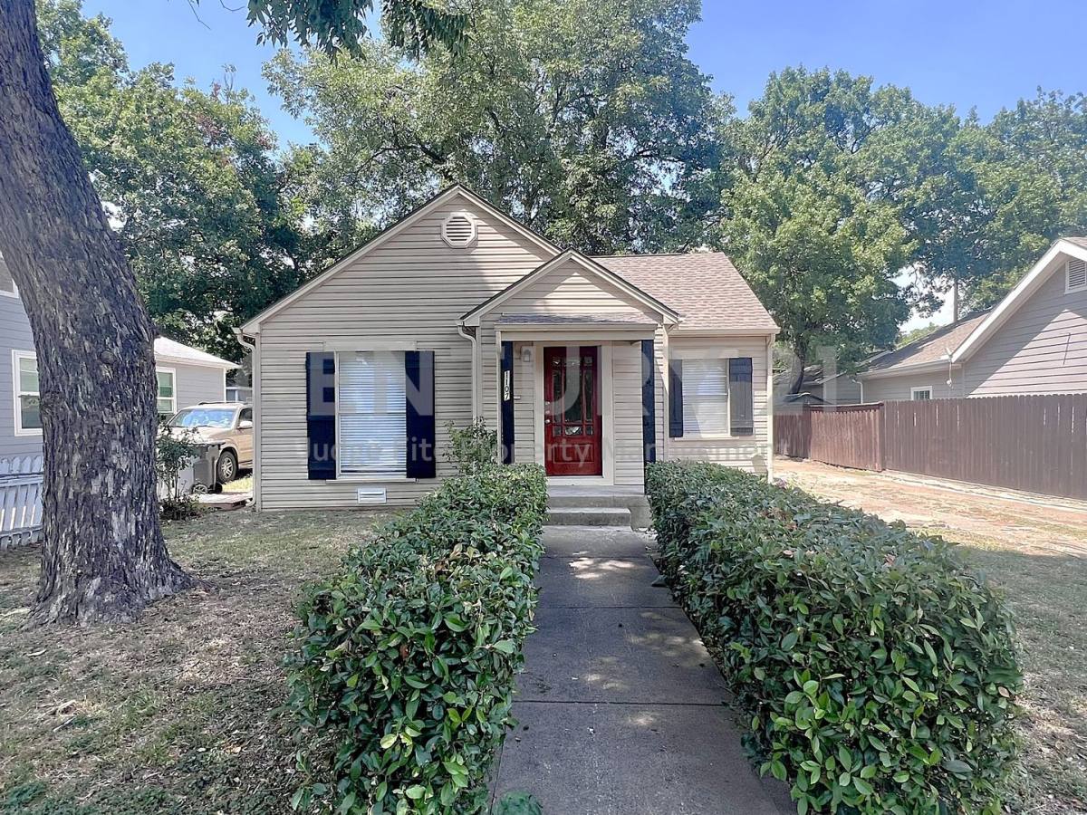 House for rent at 1107 Mountain Lake Rd, Dallas, TX 75224