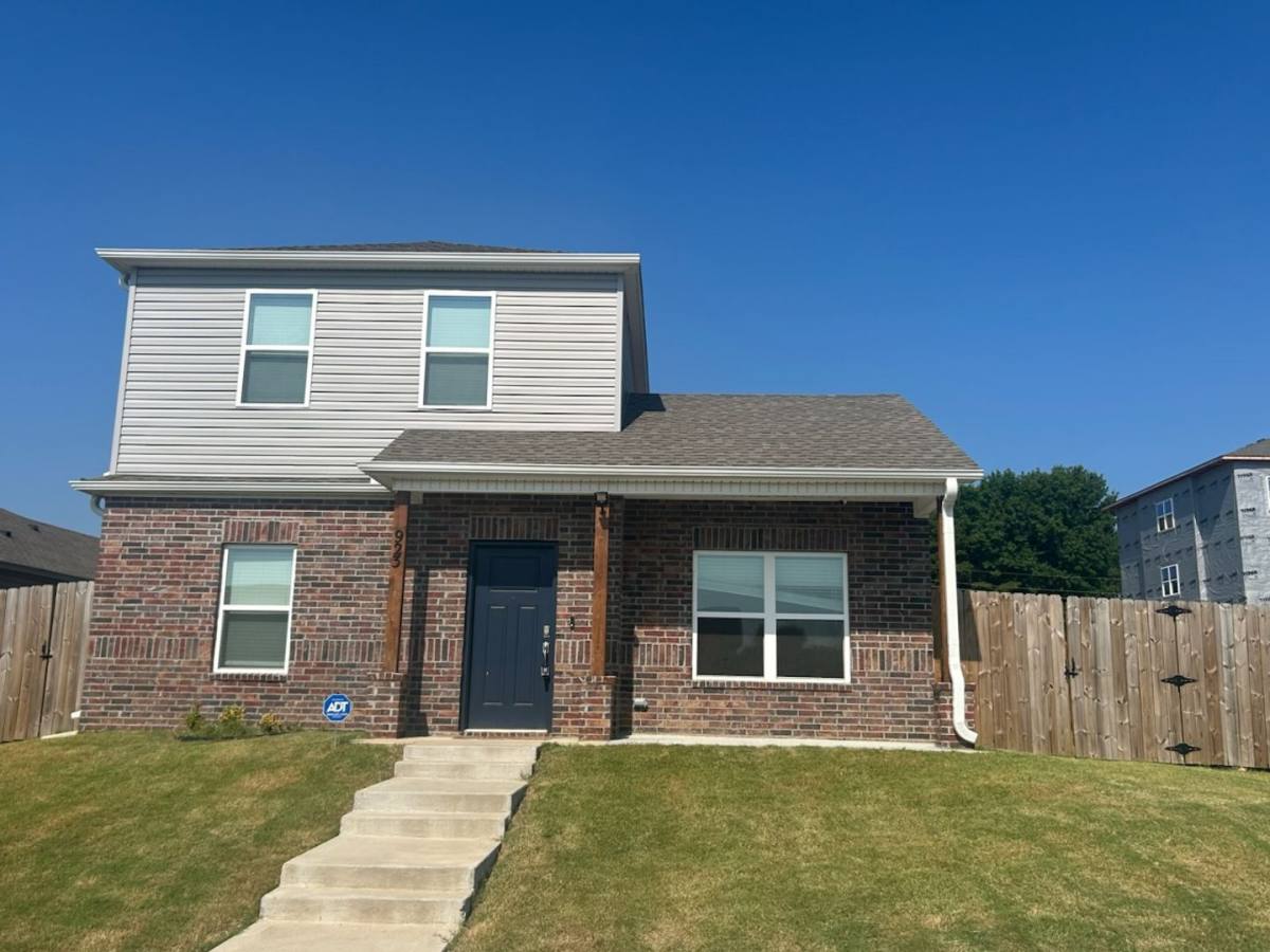 House for rent at 923 S Nighthawk Lane, Fayetteville, AR 72701
