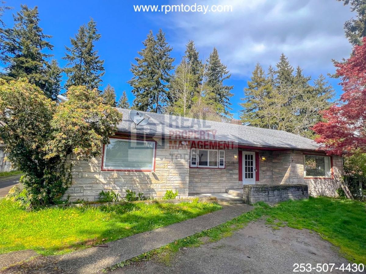 Townhouse for rent at 2021 E 72nd St, Tacoma, WA 98404