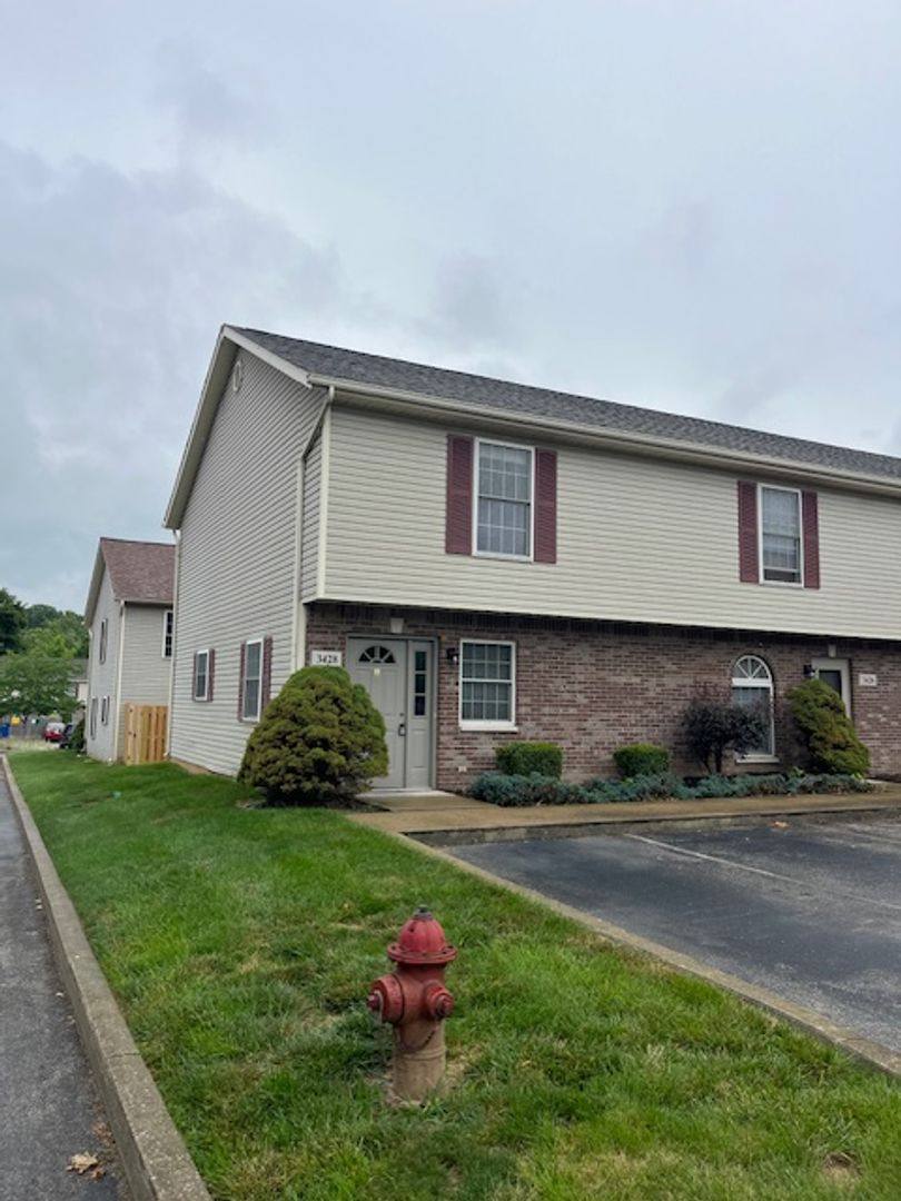 Townhouse for rent at 3428 S Oaklawn Circle, Bloomington, IN 47401