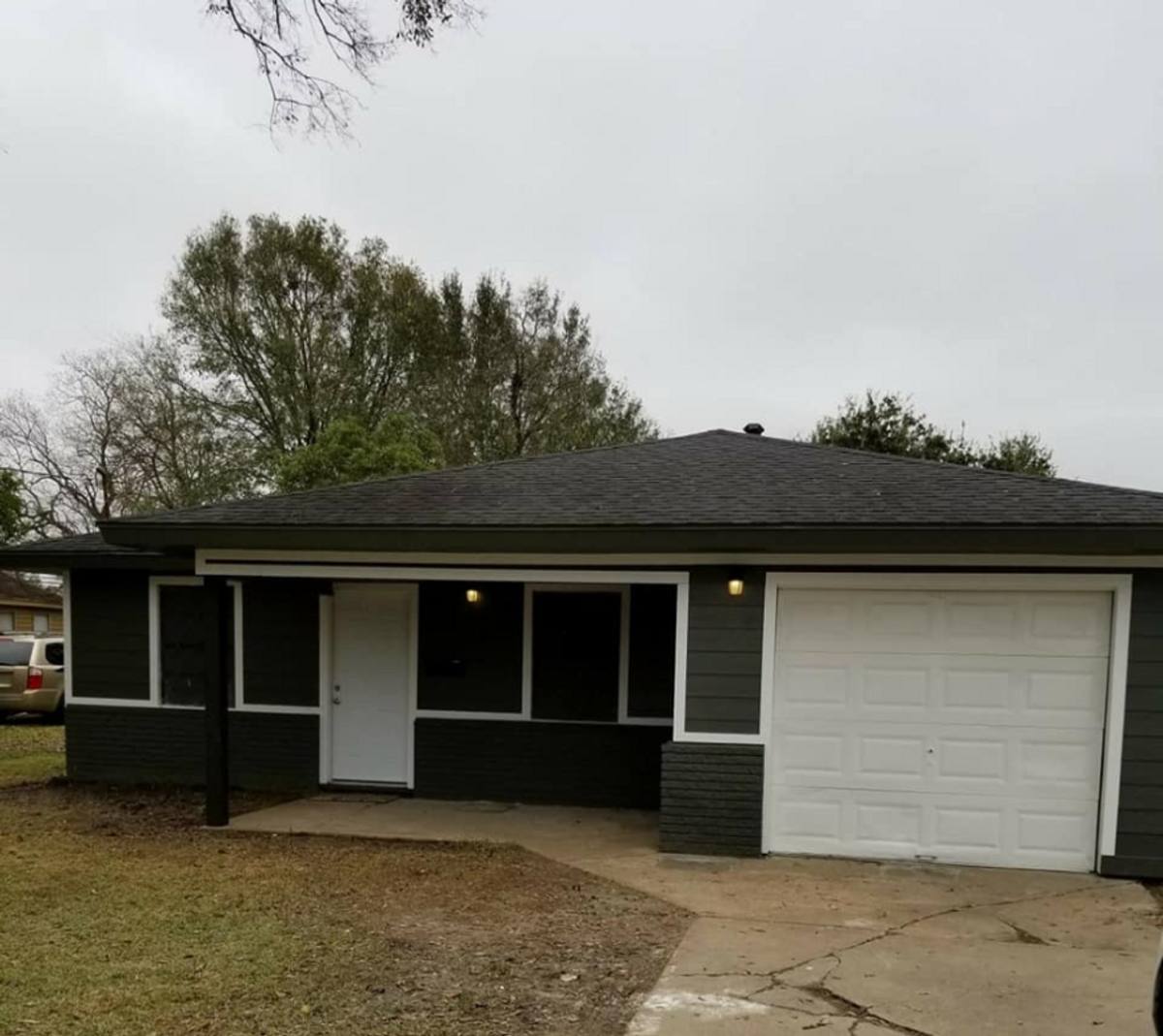 House for rent at 2911 Ave G, Nederland, TX 77627