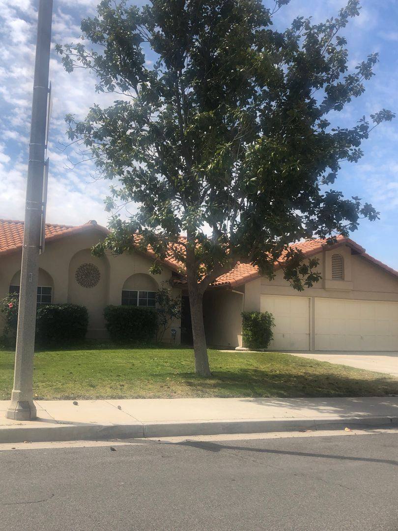 House for rent at 253 Cottonwood Ave, Riverside, CA 92506