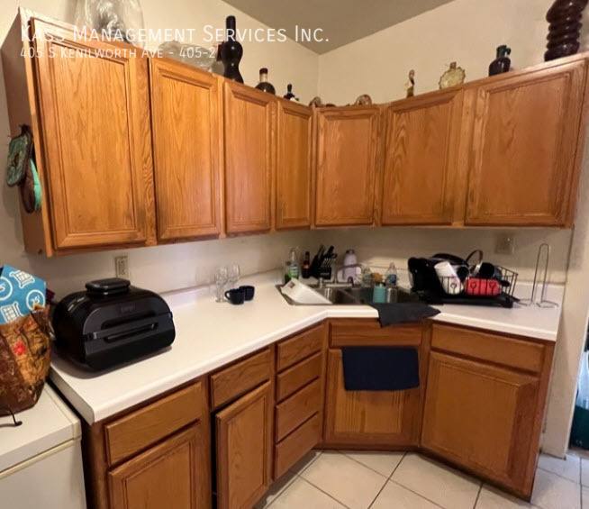 Apartment for rent at 405 S Kenilworth Ave #405-2, Oak Park, IL 60302