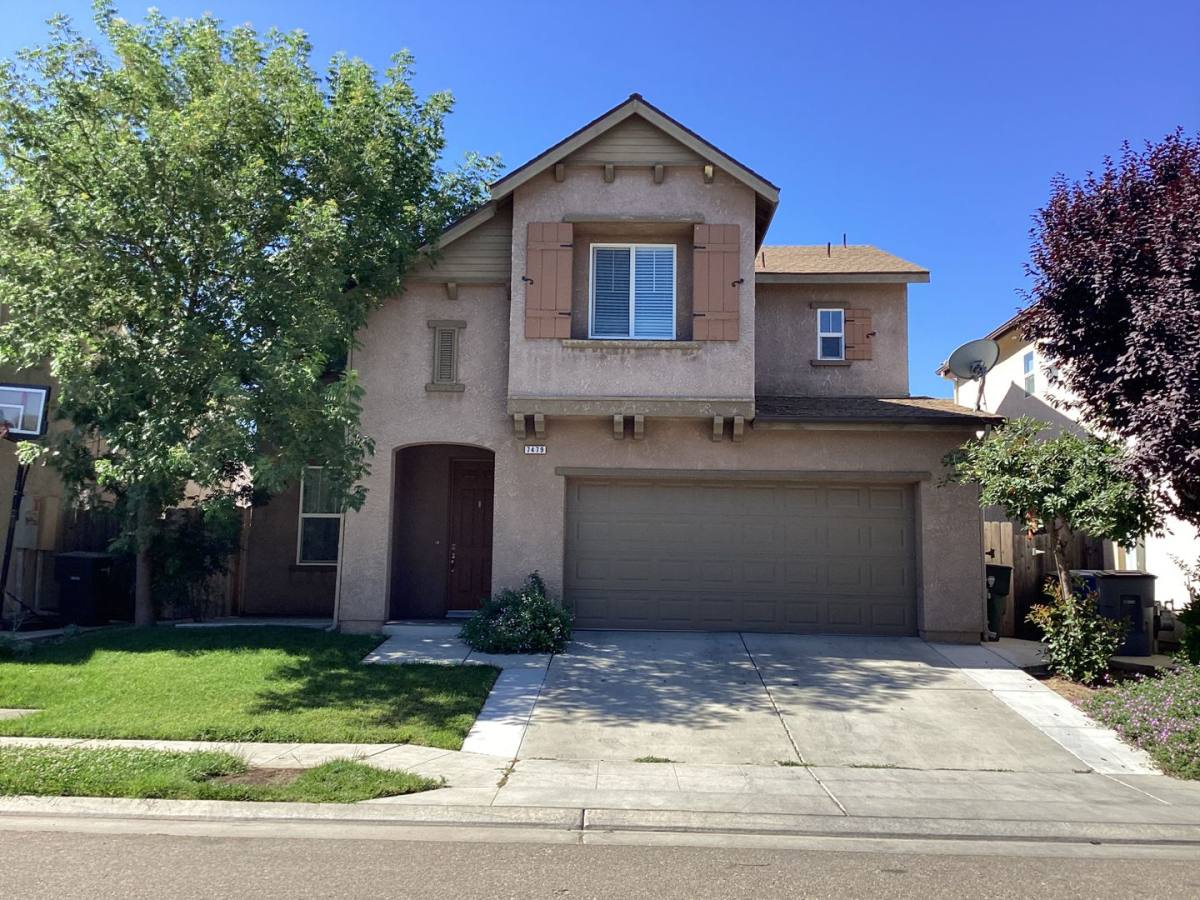 House for rent at 7479 E Giavanna Ave, Fresno, CA 93737
